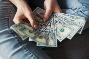 Linhas de crédito em dólares para brasileiros: guia para acessar empréstimos internacionais