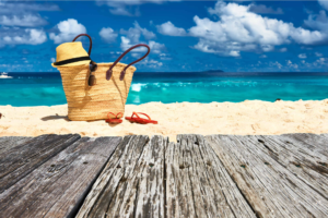Como aproveitar férias de verão econômicas: dicas para viajar e relaxar sem acumular dívidas