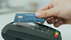 Como controlar o impulso de gastar mais mesmo com o limite alto do cartão de crédito?
