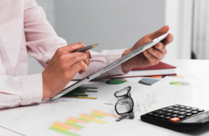 Gestão do orçamento: estratégias para manter o controle financeiro após um aumento salarial