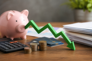 Redução da Selic: é melhor aguardar ou renegociar suas dívidas imediatamente?